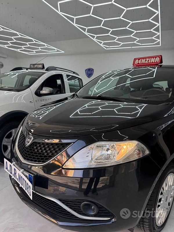 Usata Lancia Ypsilon Platinum 69 CV (50 kW) 2018 Nero Utilitaria