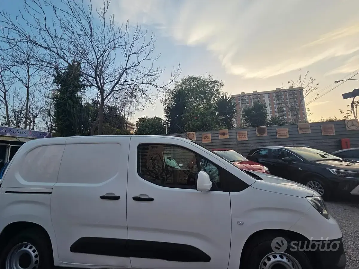Usata Opel Combo S 102 CV (75 kW) 2021 Bianco Monovolume