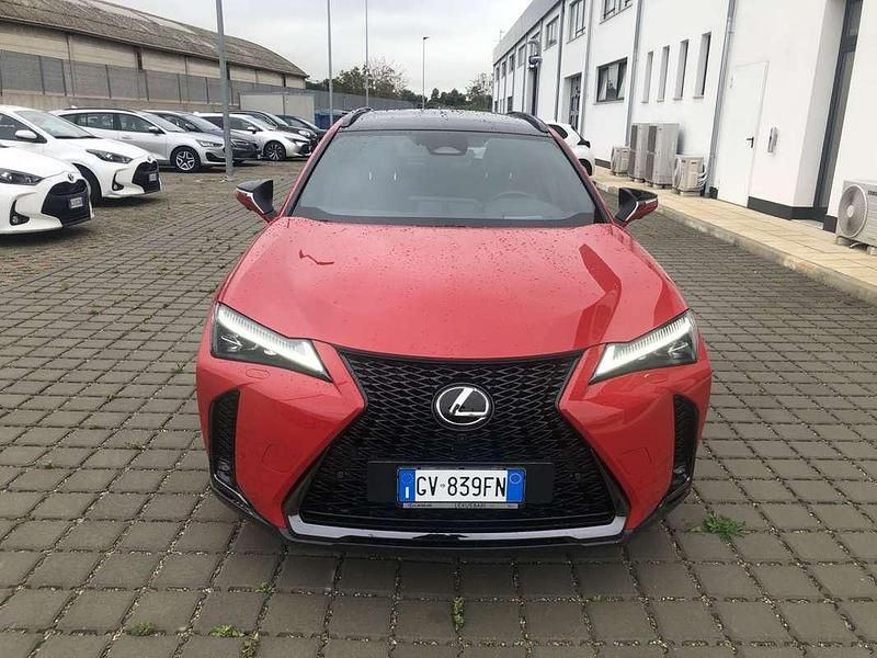 Usata Lexus UX 300h 152 CV (111 kW) 2024 Rosso SUV