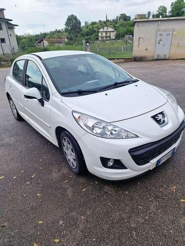 Usata 2013 Peugeot 207 Tre volumi | 2500 € (Super prezzo) - Immagine 1/4