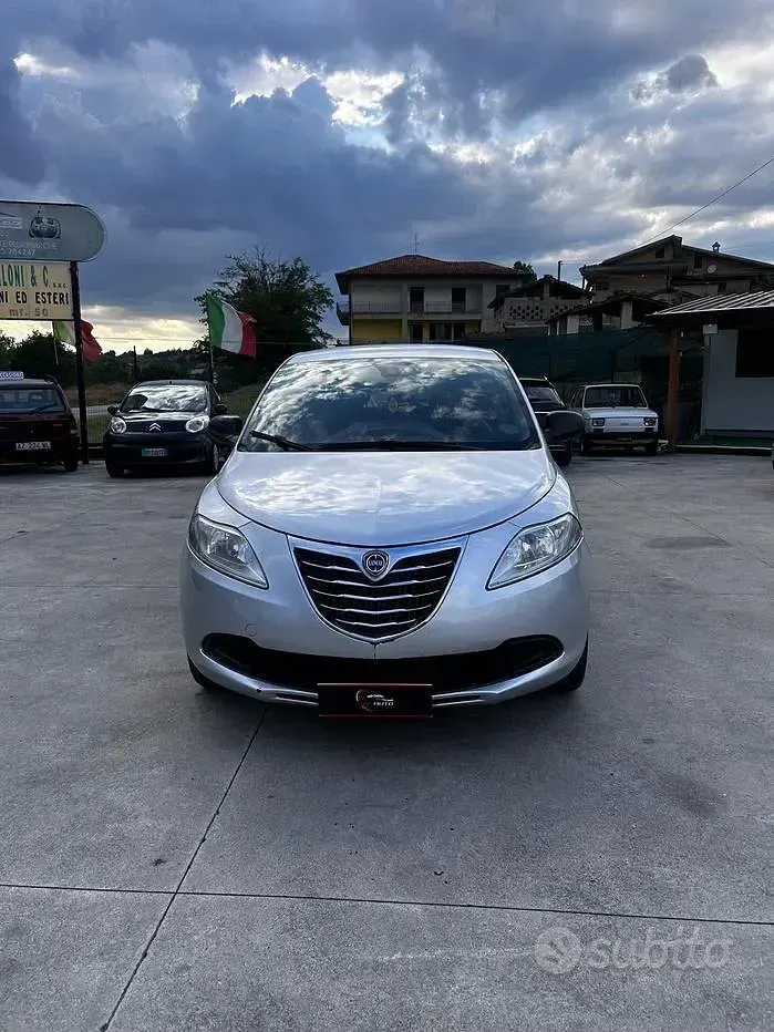 Usata Lancia Ypsilon Silver 69 CV (50 kW) 2013 Grigio Utilitaria