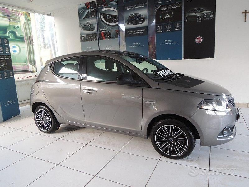 Usata Lancia Ypsilon S 69 CV (50 kW) 2023 Grigio Utilitaria