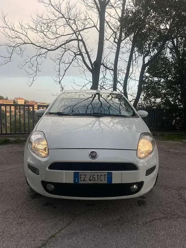 Usata Fiat Grande Punto Dynamic 90 CV (66 kW) 2015 Utilitaria