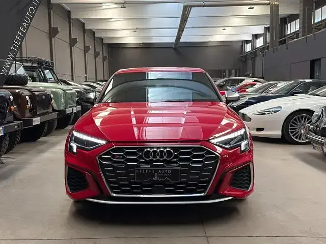 Usata Audi S3 Sport 310 CV (228 kW) 2022 Rosso metallizzato Berlina