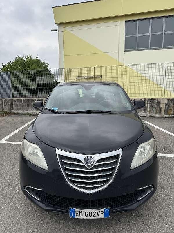 Usata Lancia Ypsilon Gold 80 CV (58 kW) 2012 Nero Utilitaria