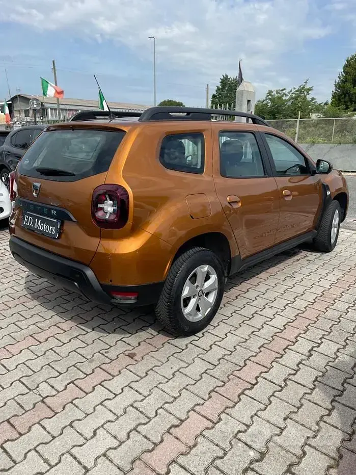 Usata Dacia Duster Lauréate 109 CV (80 kW) 2018 Giallo SUV