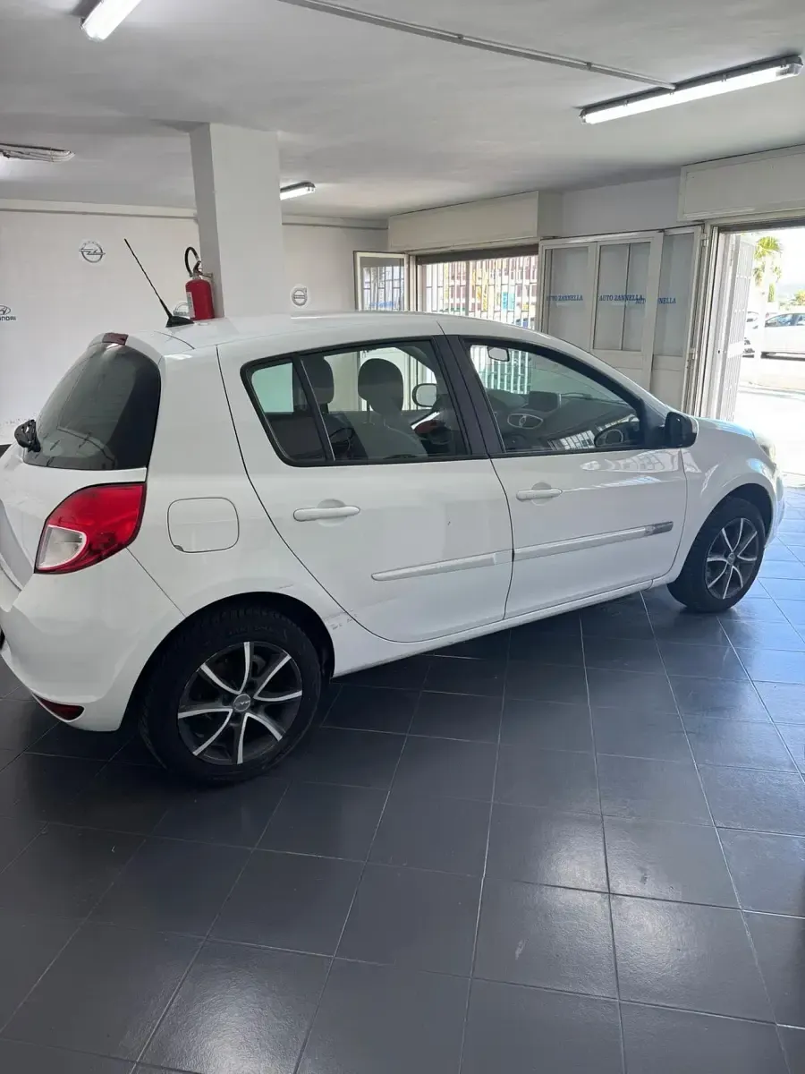 Usata Renault Clio IV 75 CV (55 kW) 2012 Bianco Berlina