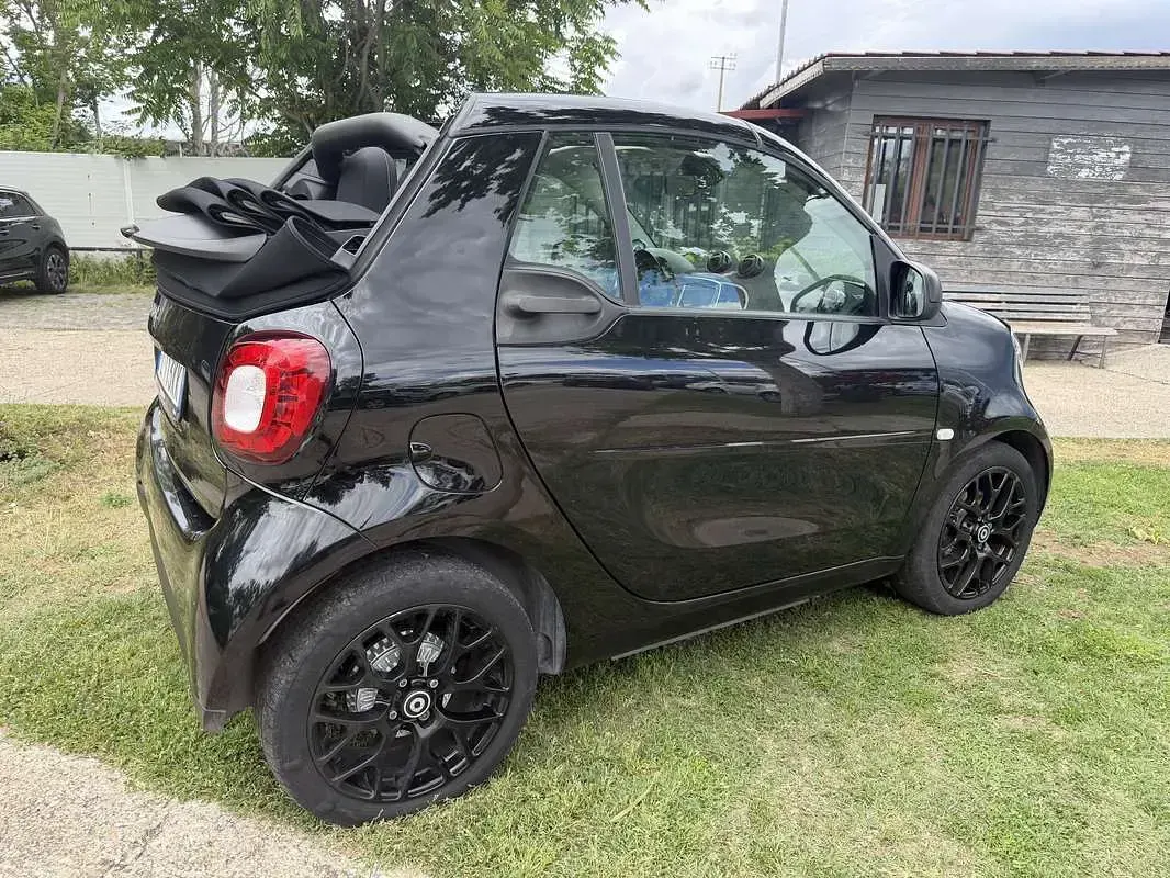 Usata Smart ForTwo Electric Drive Passion 41 kW (56 CV) 2019 Nero Cabrio