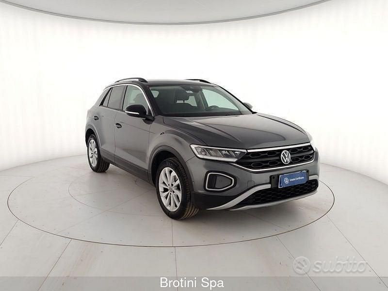 Usata VW T-Roc Life 150 CV (110 kW) 2022 Grigio SUV
