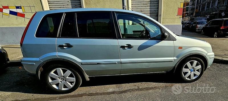 Usata Ford Fusion 80 CV (58 kW) 2004 Utilitaria