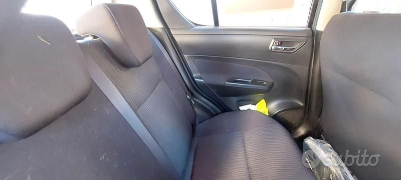 Begagnad Suzuki Swift 2012 Grå Halvkombi