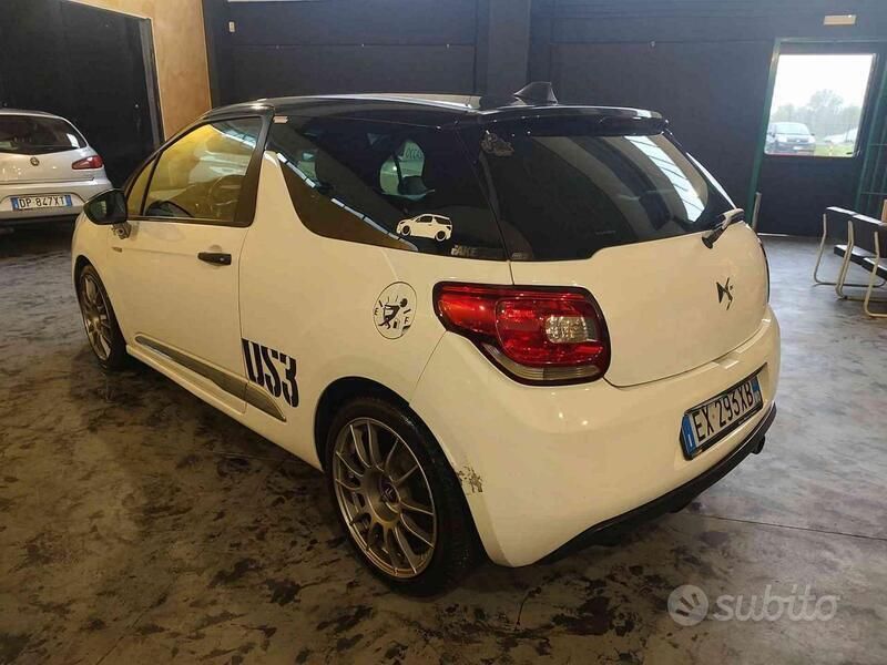 Usata DS Automobiles DS3 So Chic 68 CV (50 kW) 2015 Bianco Coupé
