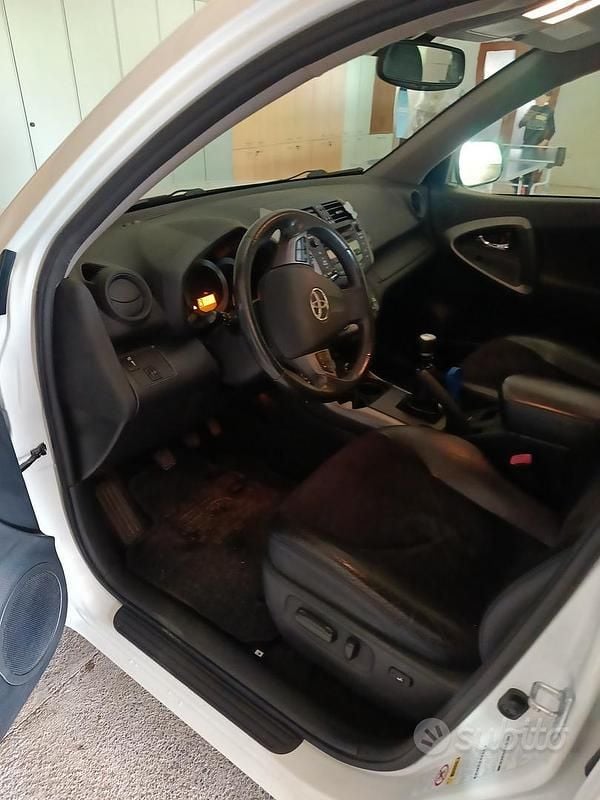 Usata Toyota RAV4 150 CV (110 kW) 2011 SUV