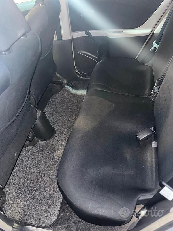 Usata Toyota Yaris 65 CV (47 kW) 2007 Grigio Utilitaria