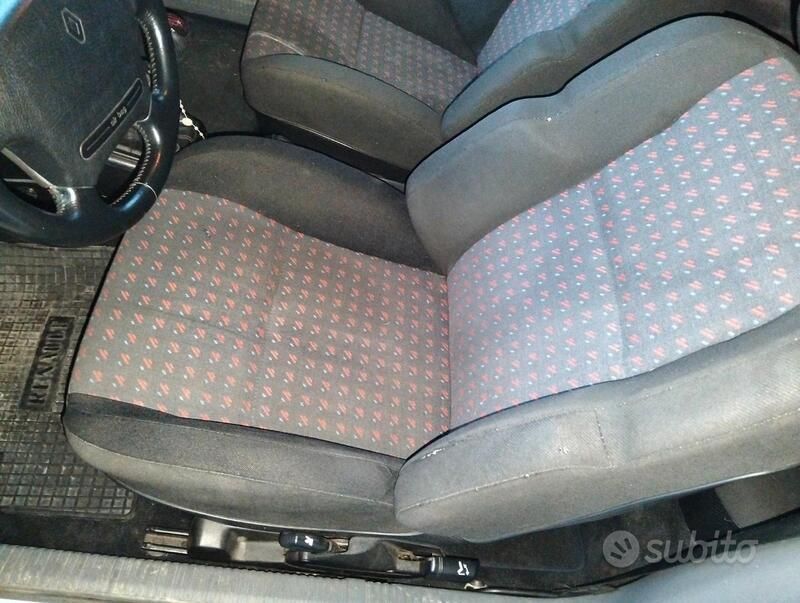 Usata Renault 19 135 CV (99 kW) 1992 Bianco Cabrio