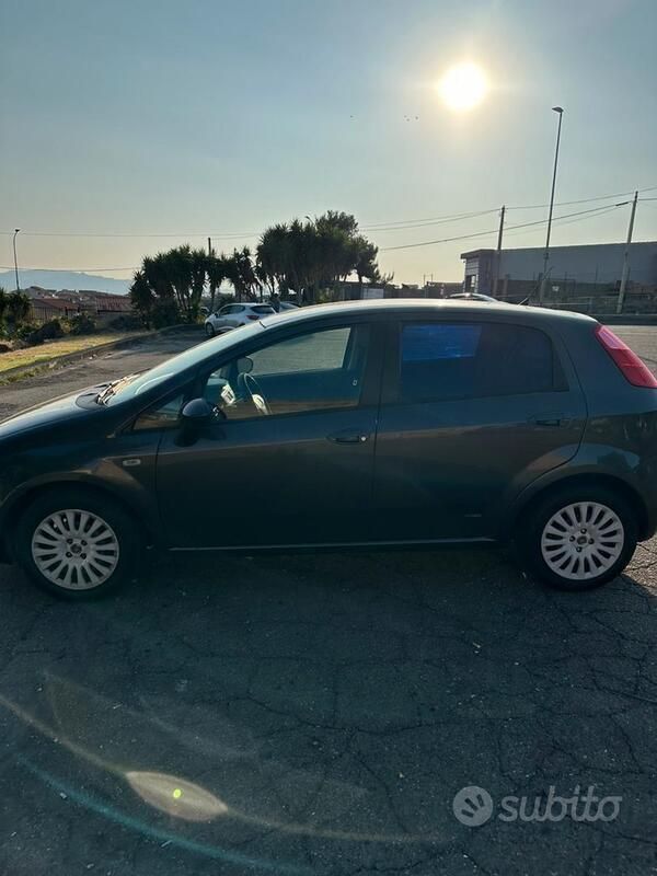 Usata Fiat Grande Punto 65 CV (47 kW) 2008 Grigio Utilitaria