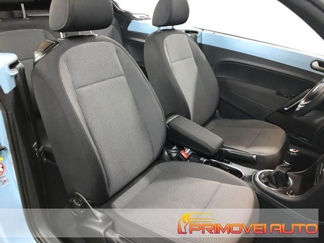 Usata VW Beetle Cabriolet Design 105 CV (77 kW) 2014 Blu/azzurro Cabrio