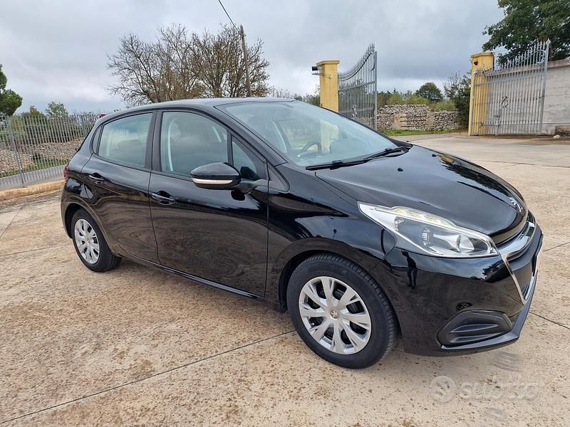 Usata Peugeot 208 75 CV (55 kW) 2016 Nero Utilitaria