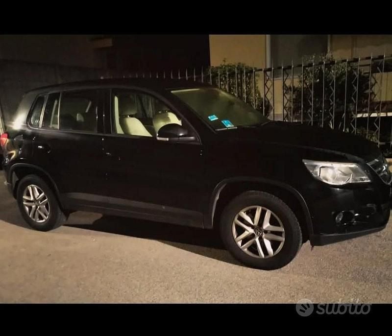 Nero Usata 2011 VW Tiguan Trendline SUV | 9500 € (Buon prezzo) - Immagine 1/4