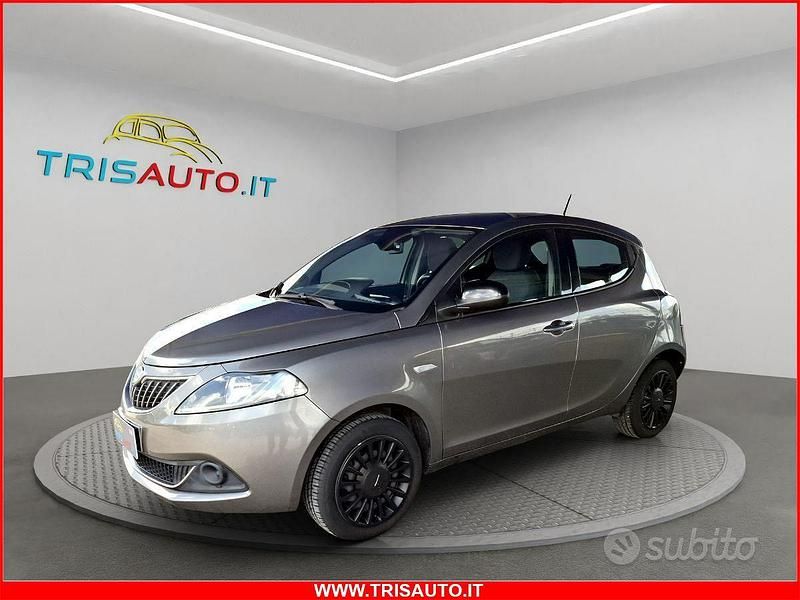 Usata Lancia Ypsilon Silver 71 CV (52 kW) 2022 Grigio Utilitaria