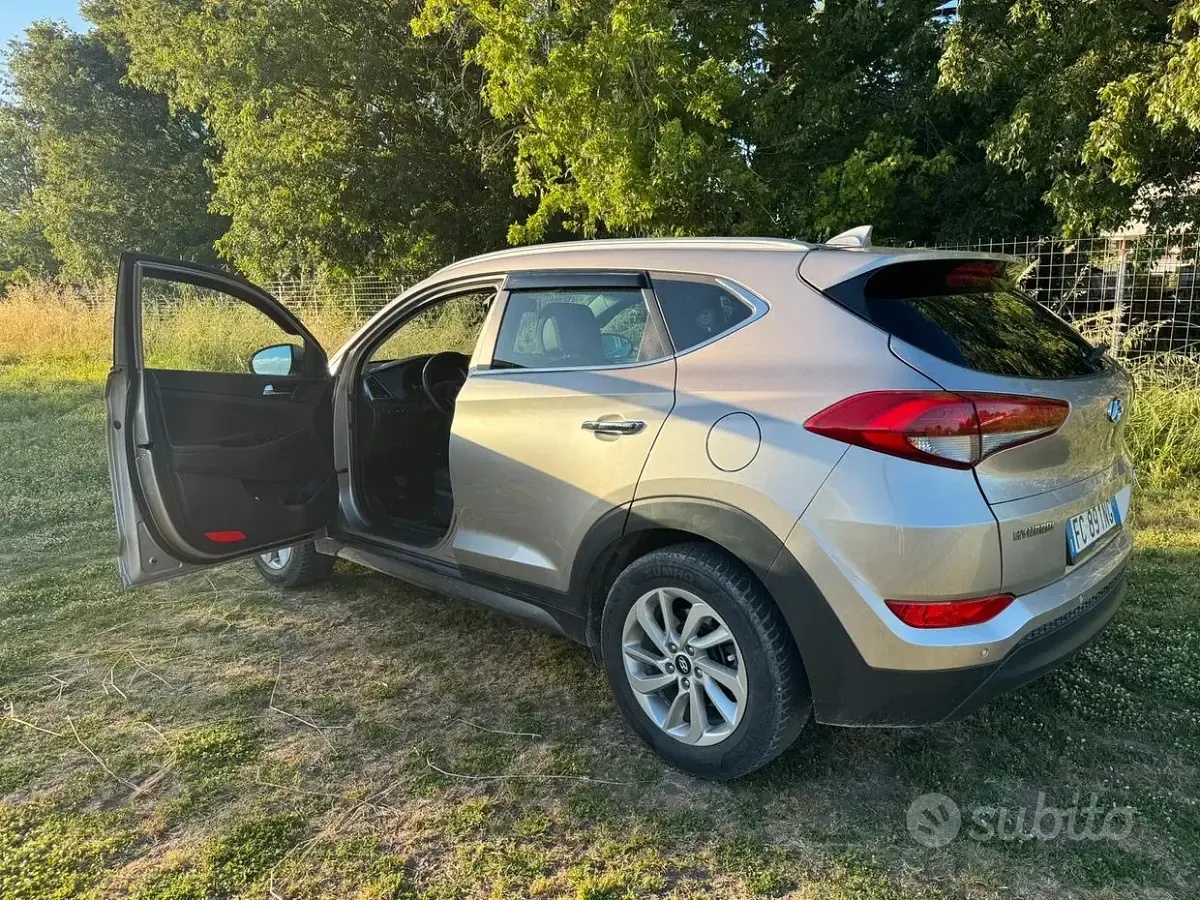 Usata Hyundai Tucson 116 CV (85 kW) 2016 Grigio SUV