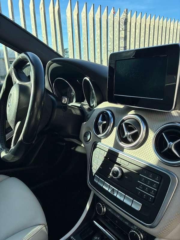 Usata Mercedes A180 Business 109 CV (80 kW) 2015 Nero Berlina