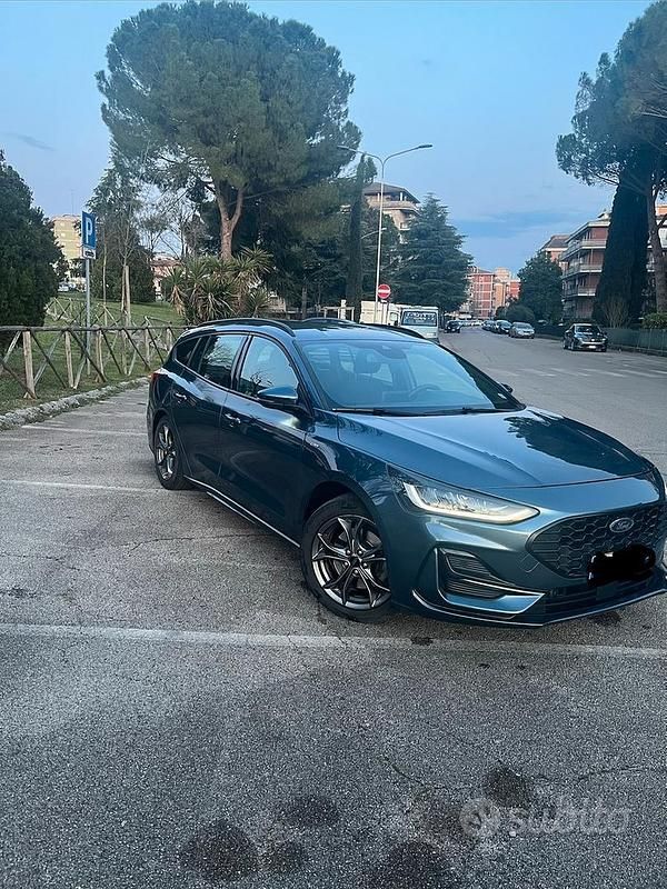 Usata Ford Focus ST-Line 120 CV (88 kW) 2019 Blu Station wagon