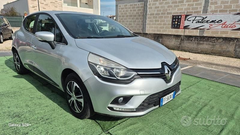 Grigio Usata 2016 Renault Clio IV Intens Tre volumi | 7900 € (Cara) - Immagine 1/4