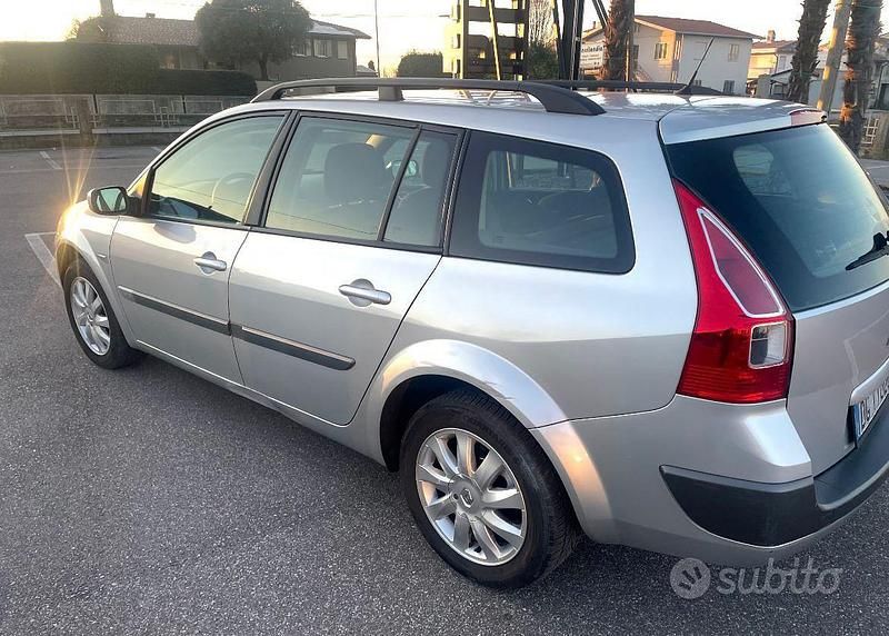 Usata 2007 Renault Mégane II Tre volumi | 2500 € (Buon prezzo) - Immagine 1/4