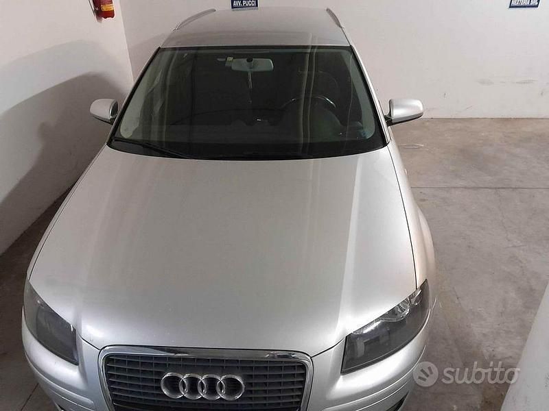 Grigio Usata 2007 Audi e-tron Sportback Sport SUV | 4700 € - Immagine 1/3
