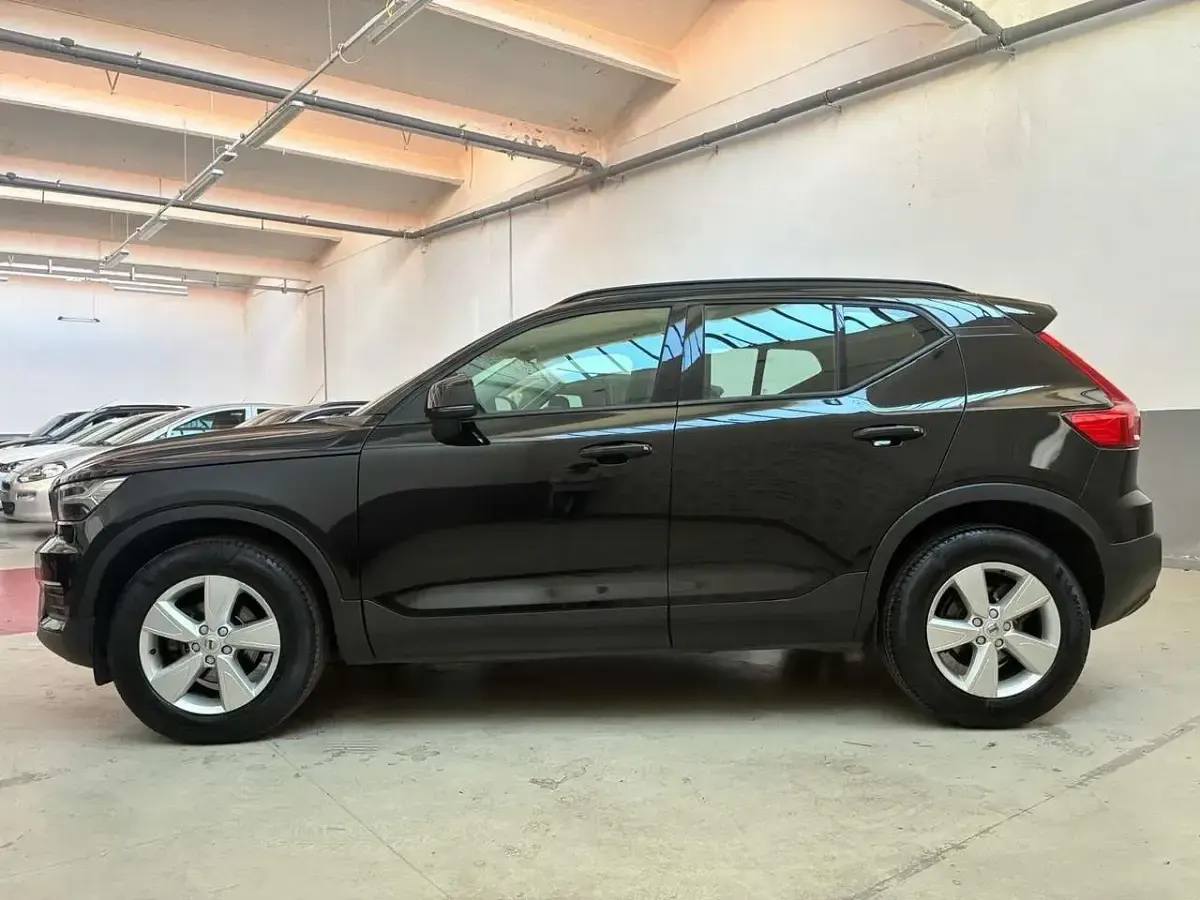 Usata Volvo XC40 Momentum 150 CV (110 kW) 2018 Nero SUV