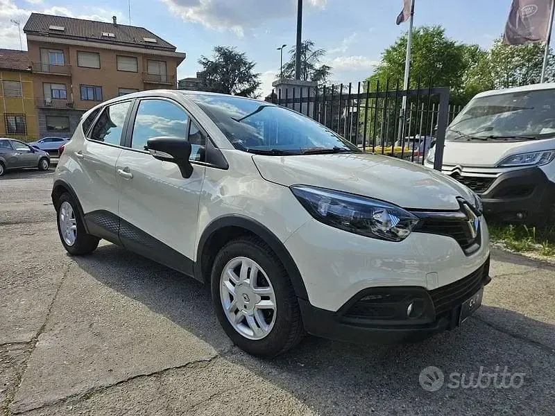 Usata Renault Captur 90 CV (66 kW) 2015 Beige SUV