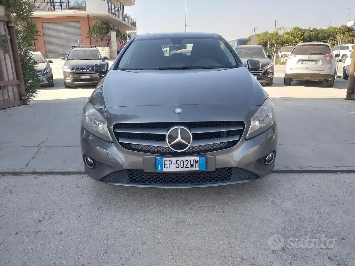 Usata Mercedes A200 Executive 136 CV (100 kW) 2013 Grigio Utilitaria