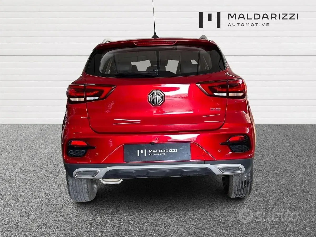 Usata MG ZS Luxury 106 CV (77 kW) 2024 Rosso SUV