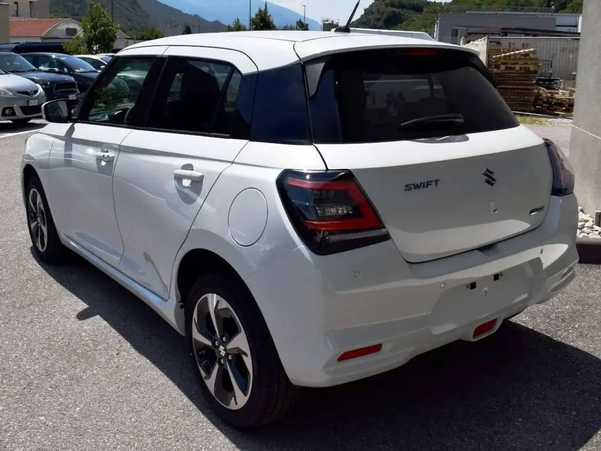 Nuova Suzuki Swift 91 CV (66 kW) 2026 Bianco Utilitaria