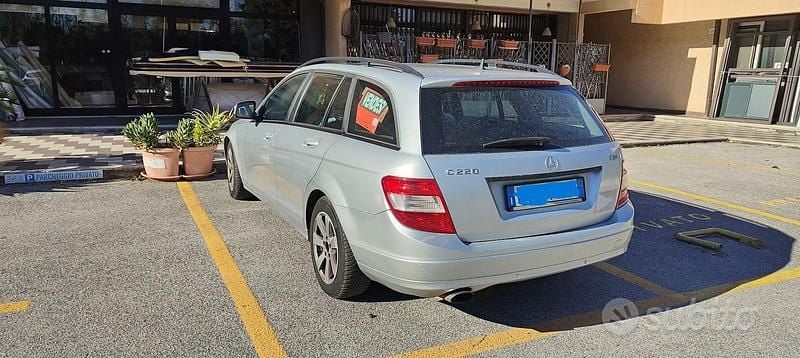 Usata Mercedes C220 170 CV (125 kW) 2008 Grigio Berlina
