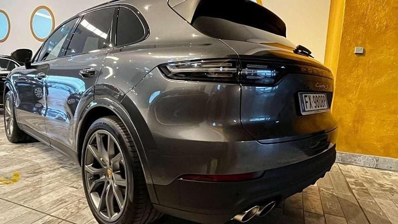 Usata Porsche Cayenne Sport 441 CV (324 kW) 2019 Grigio SUV
