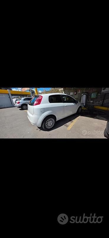 Usata Fiat Grande Punto Dynamic 90 CV (66 kW) 2008 Bianco Utilitaria