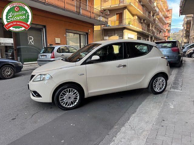 Usata Lancia Ypsilon Platinum 95 CV (69 kW) 2016 Beige Utilitaria