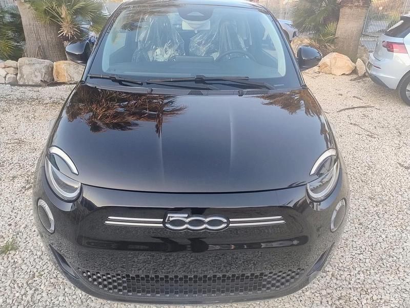 Nuova Fiat 500e Tech 86 kW (118 CV) 2025 Nero Berlina