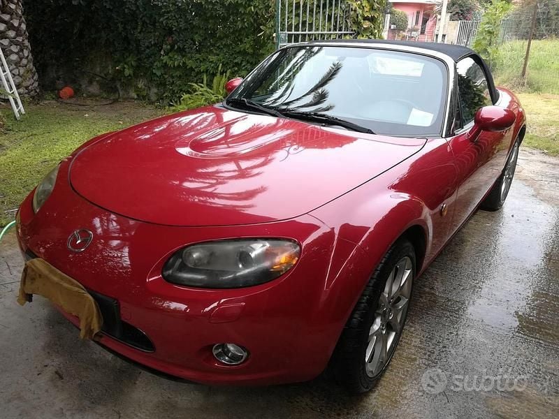 Usata Mazda MX5 160 CV (117 kW) 2006 Rosso Cabrio