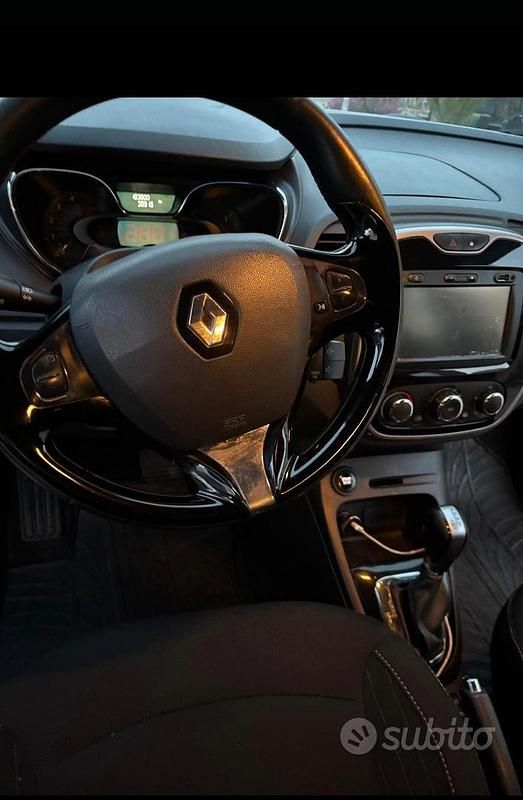 Usata Renault Captur 90 CV (66 kW) 2017 Grigio SUV