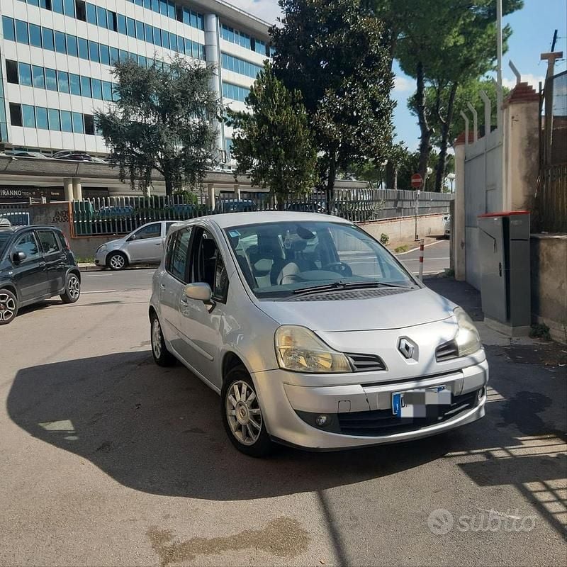 Usata Renault Modus 75 CV (55 kW) 2009 Grigio Monovolume