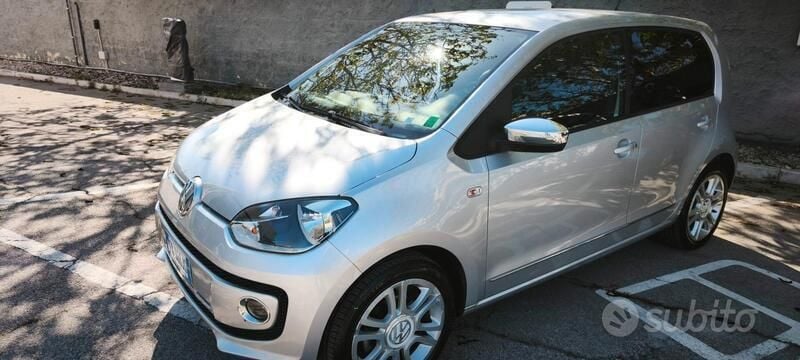 Argento Usata 2015 VW up! high up! Due volumi | 6000 € (Ottimo prezzo) - Immagine 1/4