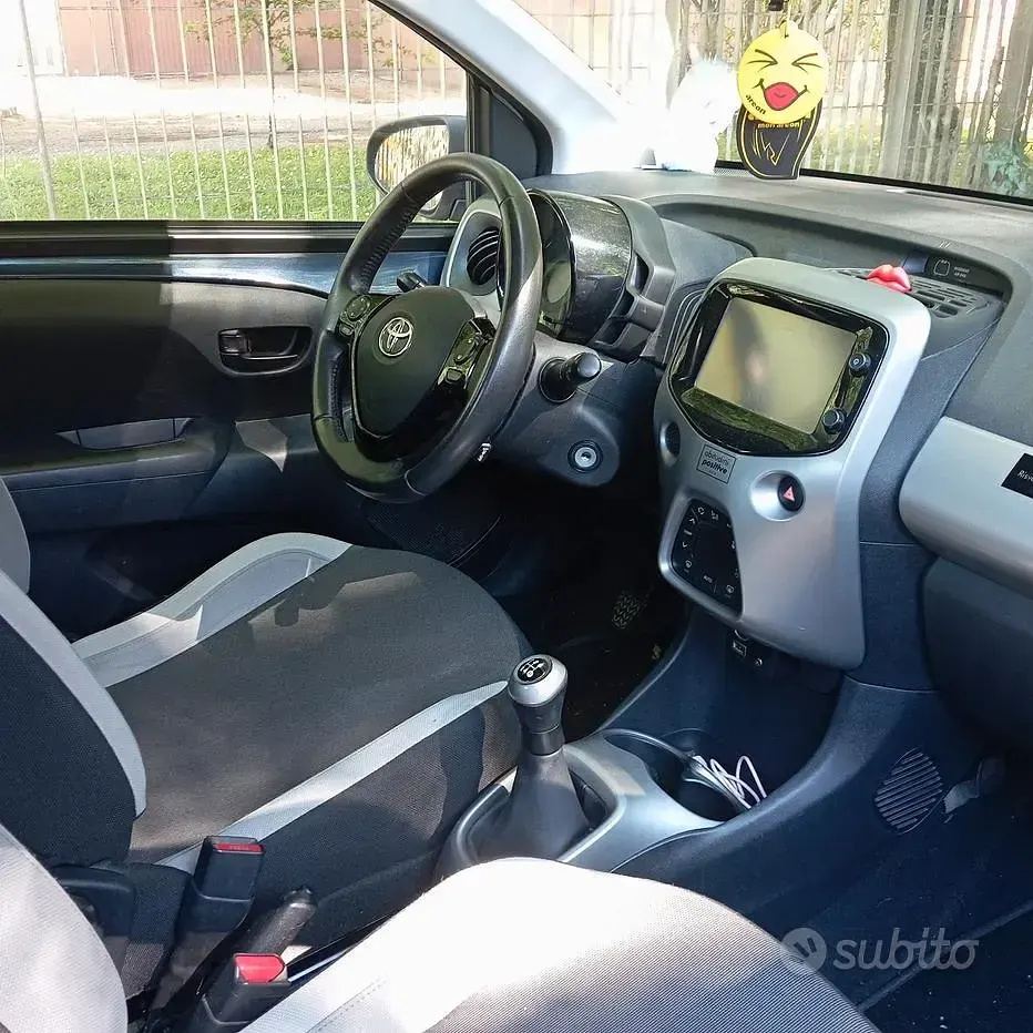 Usata Toyota Aygo 69 CV (50 kW) 2015 Blu Utilitaria