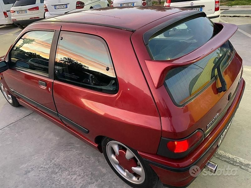 Usata Renault Clio 137 CV (100 kW) 1994 Rosso Utilitaria