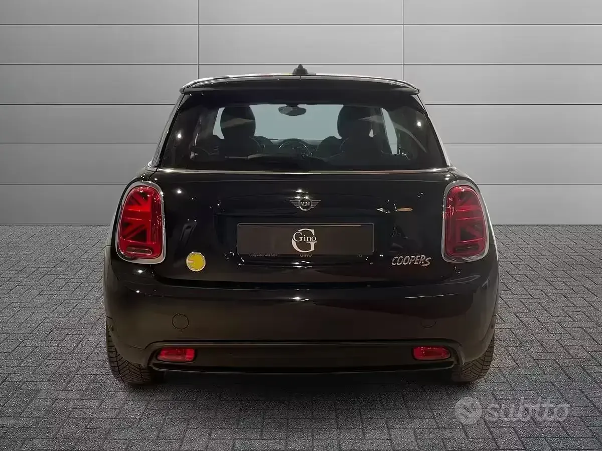 Usata Mini Cooper 75 kW (102 CV) 2022 Nero Utilitaria