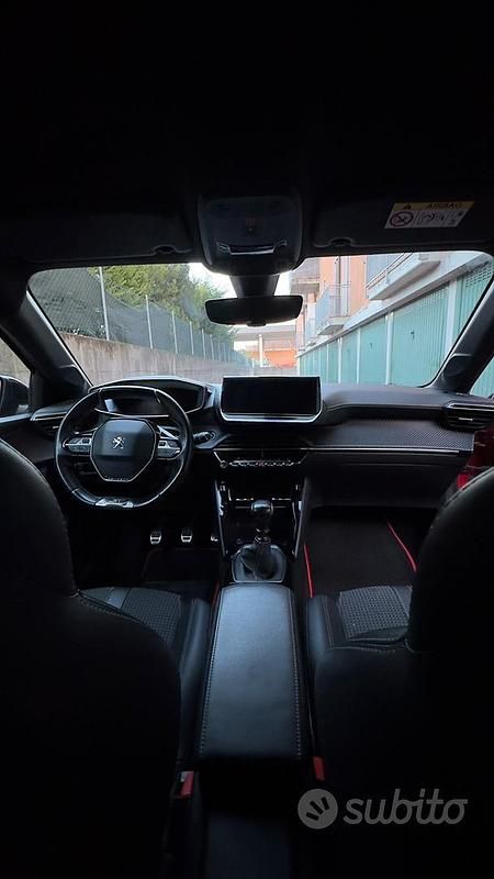 Usata Peugeot 208 GT-line 101 CV (74 kW) 2020 Rosso Utilitaria