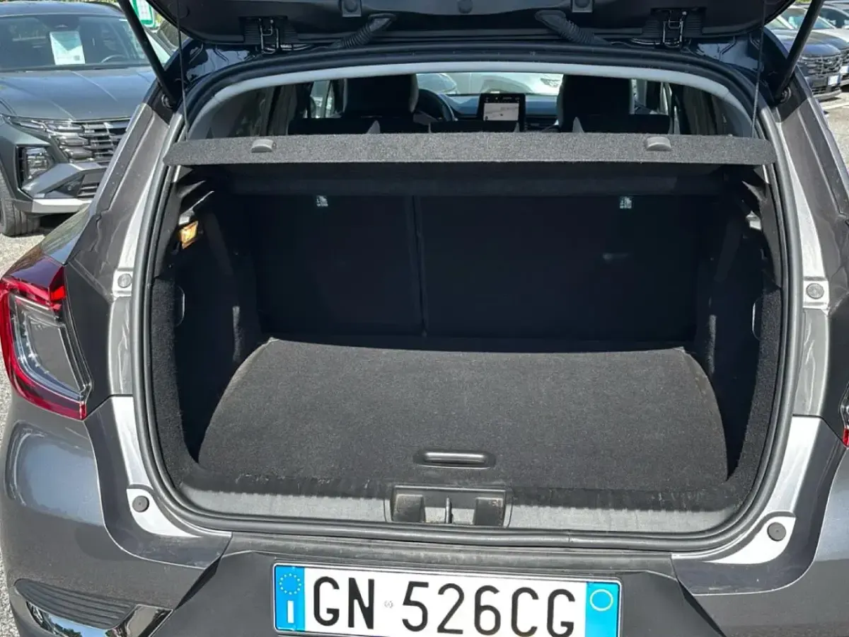 Usata Renault Captur Intens 101 CV (74 kW) 2023 Grigio SUV