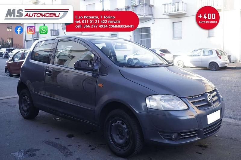 Grigio scuro Usata 2011 VW Fox Sportline Due volumi | 1900 € (Super prezzo) - Immagine 1/4